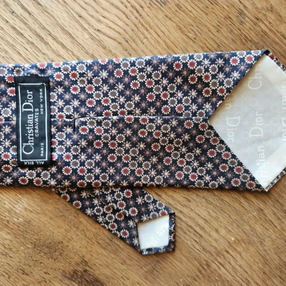 Vintage 1980s Christian Dior Cravates Silk Neck Tie - Navy Burgundy Floral - Picture 4 of 4